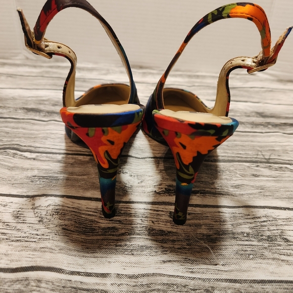 J.Renee Multi-Colored Heels with Floral Pattern and Gold Toe - Picture 4 of 10